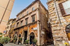 Exterior - Coronari Apartment With Private Terrace and View (Roma)