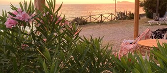 Apartamento vacacional "Villa Wanda" con vistas al mar, terraza privada y Wi-Fi