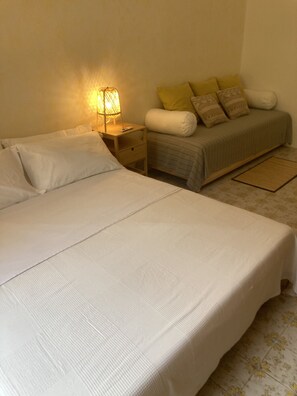 4 bedrooms, free WiFi, bed sheets - Holiday Apartment "Villa Wanda" with Sea View, Private Terrace & Wi-Fi (Alghero)