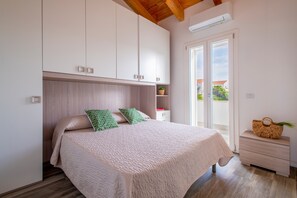 4 slaapkamers, een strijkplank/strijkijzer, gratis wifi, beddengoed