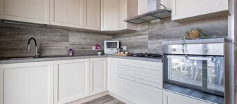 Apartment 'Le Palme's' with Balcony, Wi-Fi and Air Conditioning