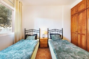 1 bedroom, iron/ironing board, free WiFi, bed sheets