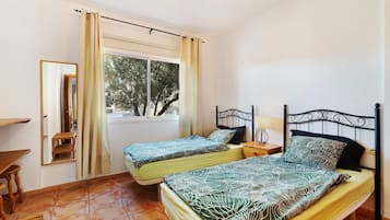 1 chambre, fer et planche Ă repasser, Wi-Fi gratuit, draps fournis