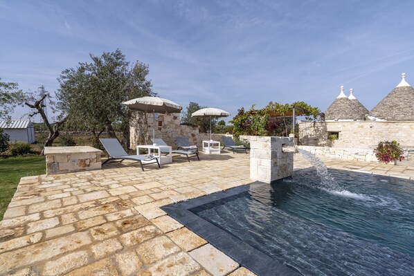 Pool - Villa 'Trulli Orma' with Private Pool, Wi-Fi, and Air Conditioning (Locorotondo)