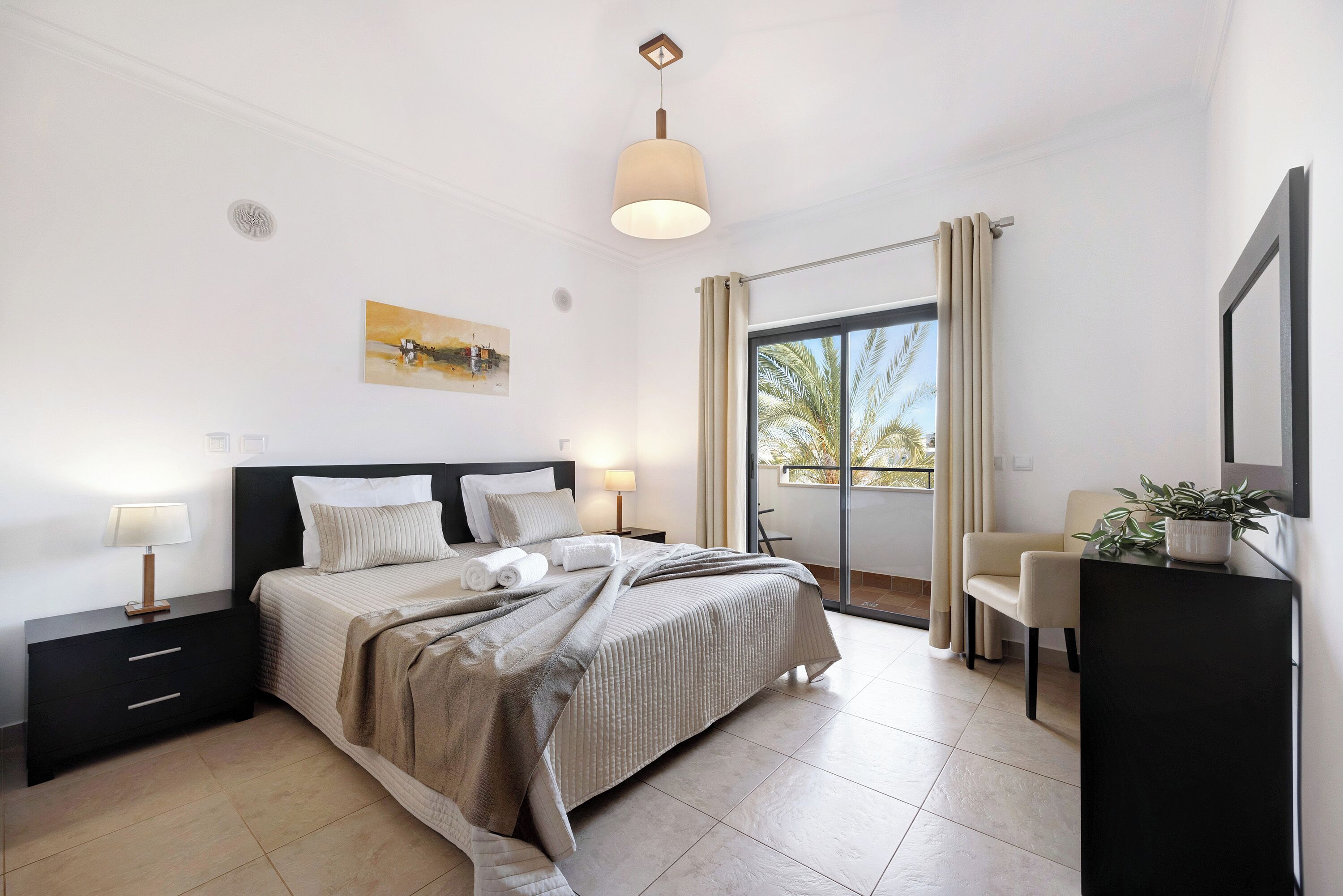 2 chambres, fer et planche à repasser, Wi-Fi gratuit, draps fournis