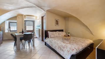 Free WiFi, bed sheets, wheelchair access