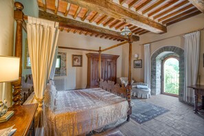 15 bedrooms, iron/ironing board, free WiFi, bed sheets - Villa 'Castello Di Magrano' with Private Pool, Private Terrace and Wi-Fi (Gubbio)