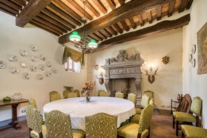 Dining - Villa 'Castello Di Magrano' with Private Pool, Private Terrace and Wi-Fi (Gubbio)