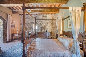 15 chambres, fer et planche à repasser, Wi-Fi gratuit, draps fournis