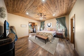 6 bedrooms, iron/ironing board, travel cot, free WiFi