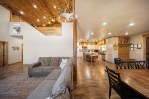 Smart TV, fireplace, DVD player, table tennis