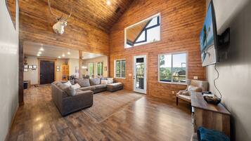 Smart TV, fireplace, DVD player, table tennis