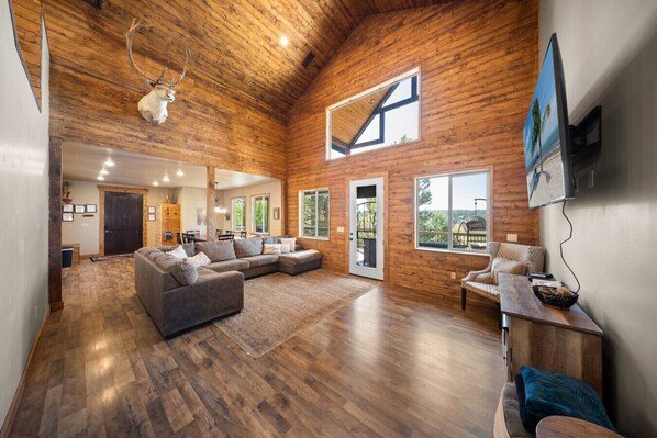 Smart TV, fireplace, DVD player, ping pong