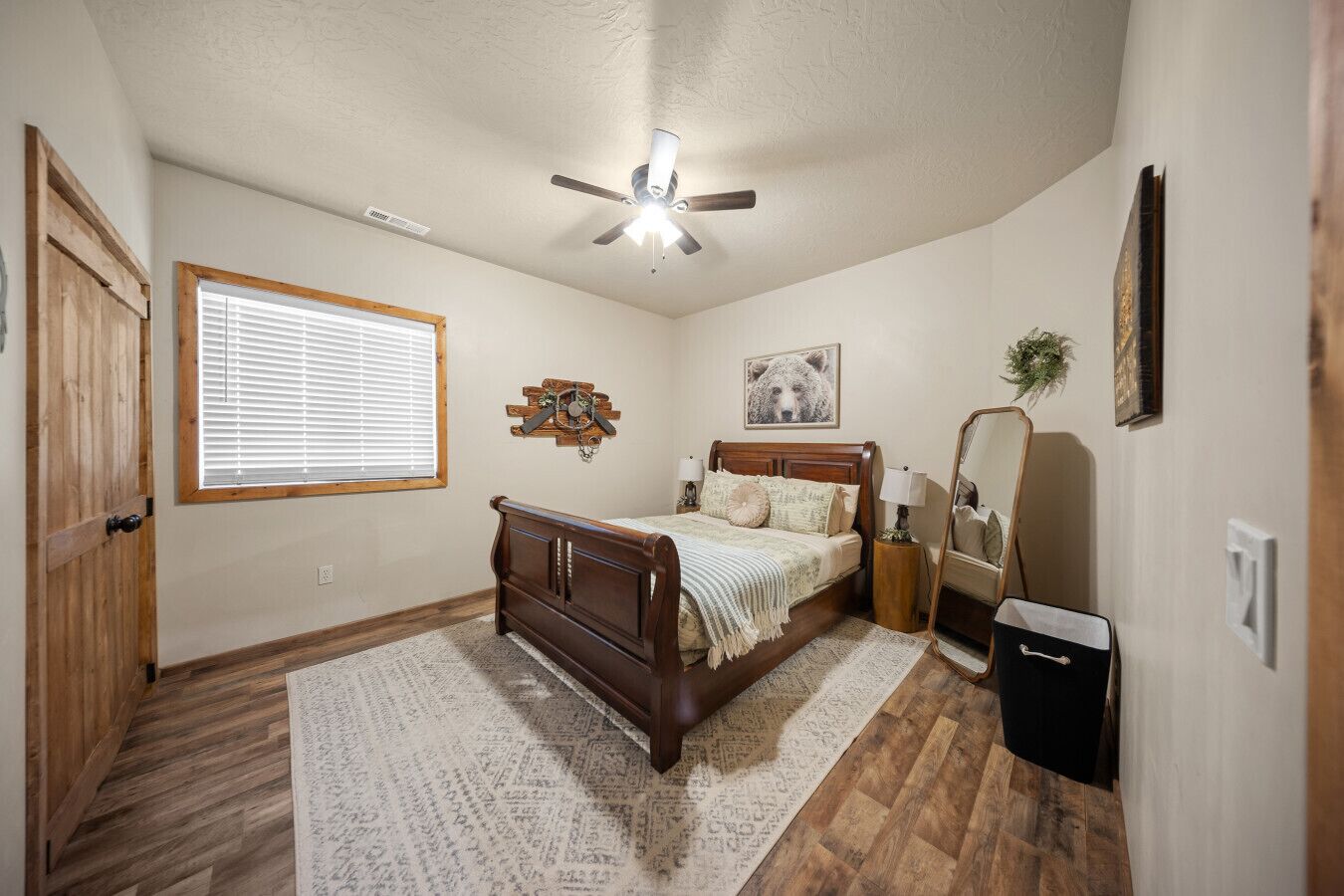 6 bedrooms, iron/ironing board, travel crib, free WiFi