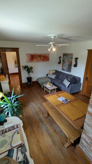 Smart TV, fireplace, DVD player, books - Fully equipped apartment with 1 bedroom in our century-old residence.
(Richmond)