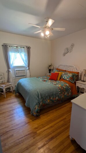 1 bedroom, travel cot, free WiFi, bed sheets