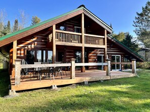 Exterior - Rare Pearl Directly on the shore of Lac Chaud (La Macaza)