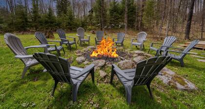 Spacious 4BR Cottage w DOME! Hot Tub, Sauna, Wifi!