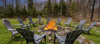 Spacious 4BR Cottage w DOME! Hot Tub, Sauna, Wifi!