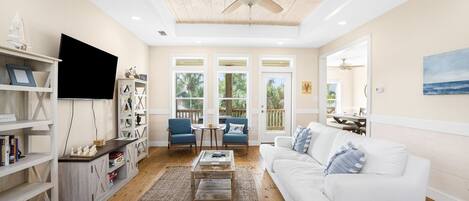 Smart-TV, Videospiele, Tischtennisplatte, Bücher