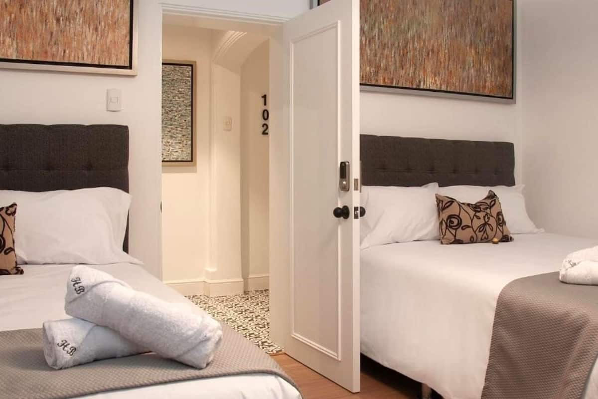 Sábanas de algodón egipcio, ropa de cama de alta calidad y minibar