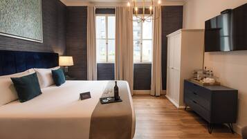 Deluxe Room, 1 King Bed