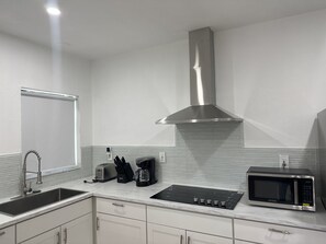 Private kitchen - Beach Apartment in Hollywood  (Hollywood)