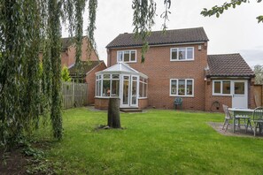 Outdoor dining - The Willows - sleeps 6 guests  in 3 bedrooms (York)