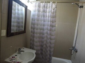 Classic Quadruple Room | Bathroom | Hair dryer - obelisco hoteles (Buenos Aires)