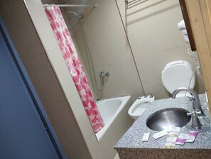 Classic-Doppelzimmer | Badezimmer | Haartrockner