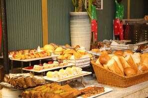 Frukostbuffé varje dag mot avgift