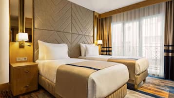 Superior Room, 2 Katil Bujang (Single) | Bar mini, peti besi dalam bilik, meja, ruang kerja komputer riba