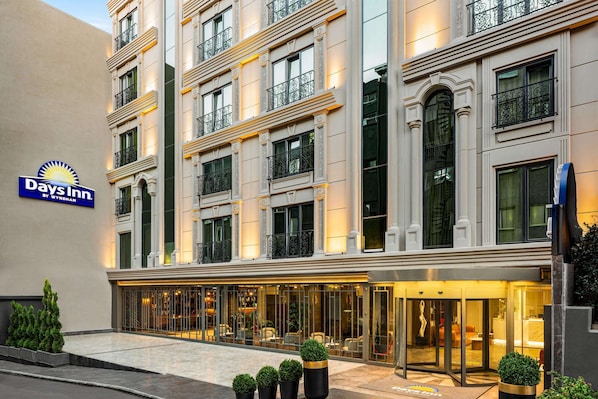 Exterior - Days Inn By Wyndham Istanbul Bomonti (Istanbul)