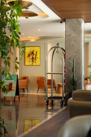 Reception hall - Days Inn By Wyndham Istanbul Bomonti (Istanbul)