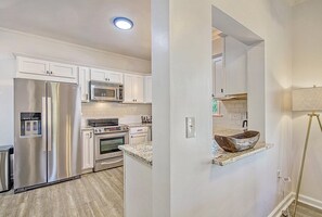 Private kitchen - Centrally located to Charleston’s best! (North Charleston)