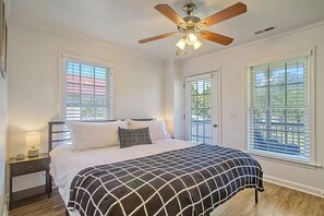 3 bedrooms, iron/ironing board, WiFi, bed sheets - Centrally located to Charleston’s best! (North Charleston)