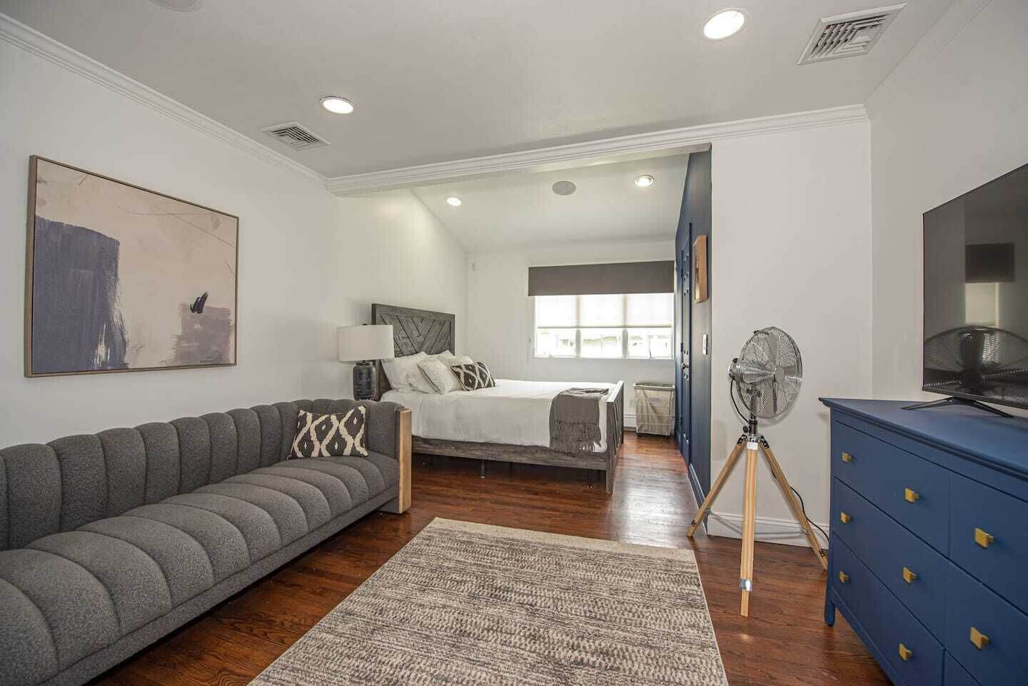 Home Exquisite English-style decor, enjoy a delightful stay. 