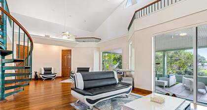 Lakeview Chic 3BD House for golf/beach lovers