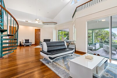 Lakeview Chic 3BD House for golf/beach lovers