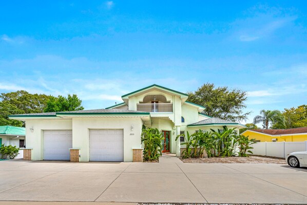 Exterior - Lakeview Chic 3BD House for golf/beach lovers (Clearwater)