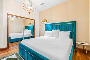 3 bedrooms, desk, iron/ironing board, travel cot - Lakeview Chic 3BD House for golf/beach lovers (Clearwater)