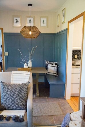 Interior - Wingate - Meridian, Cozy Acreage in the heart of the city (Meridian)