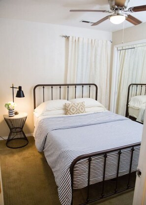 2 bedrooms, iron/ironing board, travel cot, free WiFi