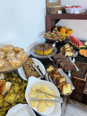 Free daily buffet breakfast