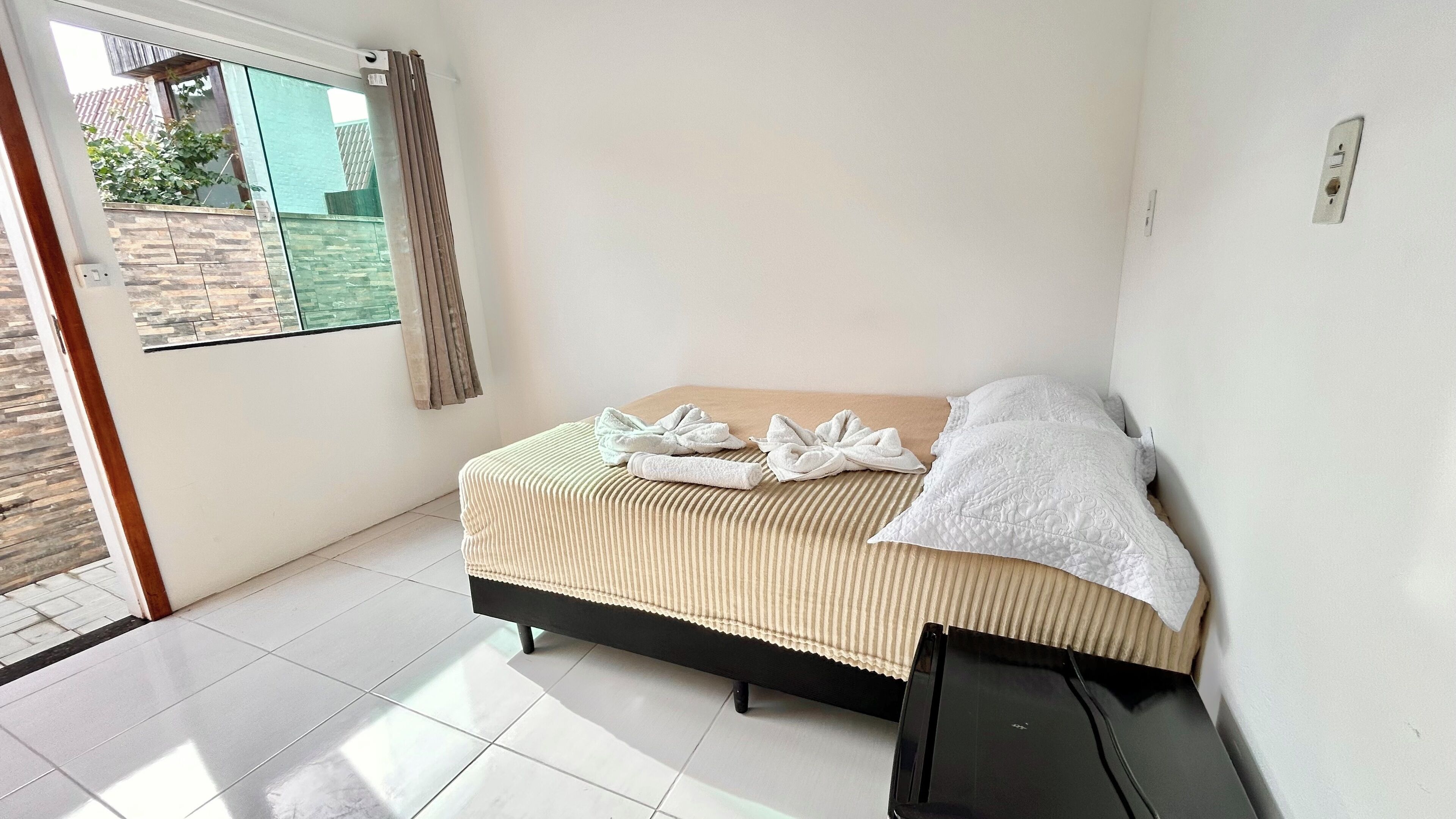 Classic Twin Room, 1 Bedroom | Free WiFi, bed sheets