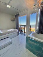 Quarto com Hidromassagem interna | 免费 WiFi、床单