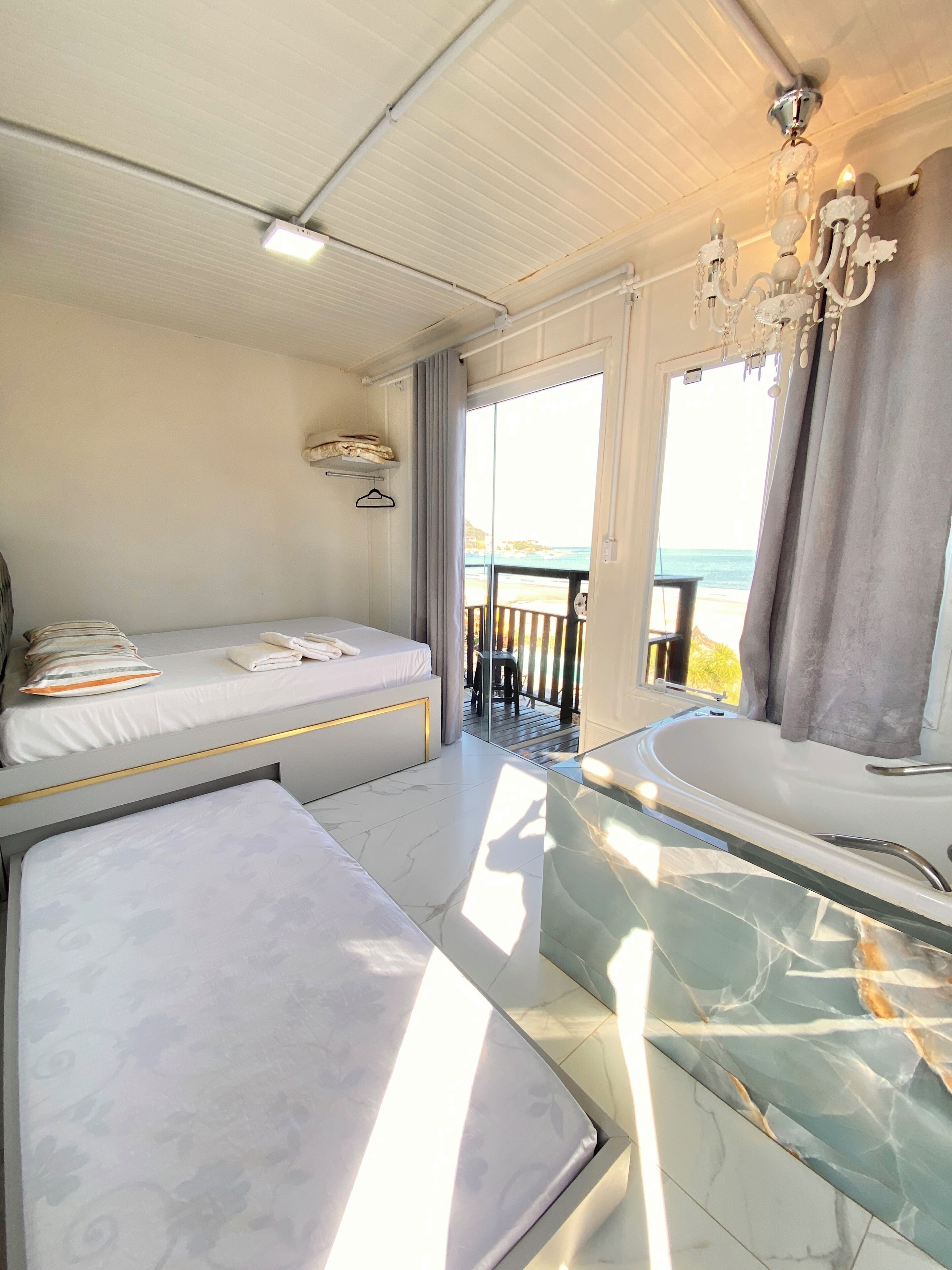 Quarto com Hidromassagem interna | Wi-Fi de cortesia, roupa de cama