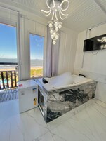 Quarto com Hidromassagem interna | Utsikt mot havet/stranden