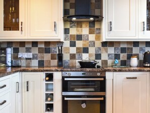 Dishwasher, cookware/dishes/utensils