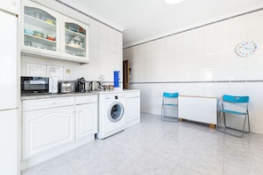 Frigorifero, microonde, forno, lavastoviglie